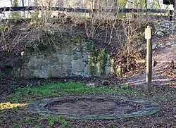 Brunnenring des 160 Meter tiefen Brunnens von Fort&nbsp;I