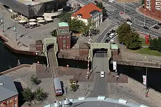 Klappbrücken zwischen Altem und Neuen Hafen