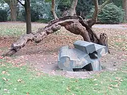 Klaus Simon: Skulptur für einen Baum (1989/1990)