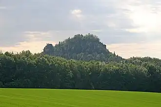 Der Kleine Bärenstein von Weißig aus gesehen