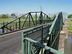 Holzbelag der Fahrbahn