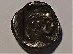 Diobol aus Knidos, 6. Jahrhundert v. Chr., Vorderseite Löwenkopf, Rückseite Aphroditekopf