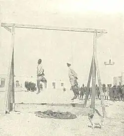 Die italienische Kolonialmacht in Bengasi hängt die Widerständler öffentlich (1930)