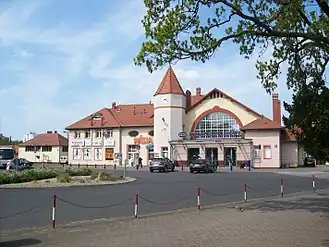 Empfangsgebäude und Bahnhofsvorplatz, 2016