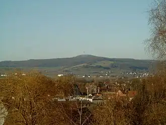 Blick aus Richtung Holzminden im Ostsüdosten zum Köterberg