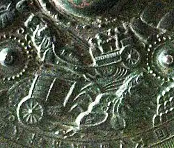 Pferdewagen aus der Kofun-Zeit. Detail eines Bronzespiegels (5.–6. Jh.). Eta-Funayama Tumulus, Kumamoto.