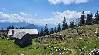 Almhütten im Mai 2022