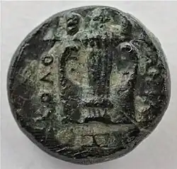 Bronzemünze von Kolophon, um 350 v. Chr., Vorderseite Apollonkopf, Rückseite Lyra mit Stadtnamen