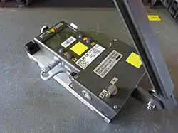 Digital anzeigendes Kontaminationsnachweisgerät, bestehend aus einem Dosisleistungsmessgerät kombiniert mit einer Kontaminationssonde