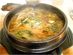Koreanische Suppe Seonjiguk