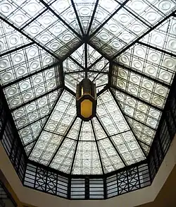 Šupich-Häuser, Prag, 1911–1919, Überdachung des Durchgang