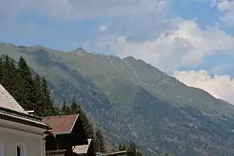 Kreuzberg und Stanzling mit dem bewaldeten Mooser Berg