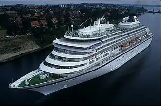 Luftaufnahme des Schiffes im Nord-Ostsee-Kanal (1995)