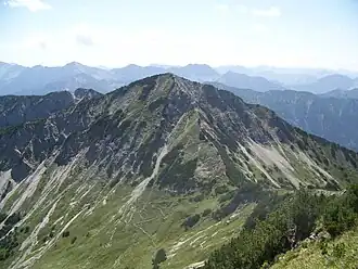 Kreuzkopf mit Kuhkarjoch (fotografiert vom Ochsenälpeleskopf aus)