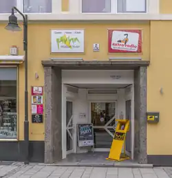 Das Foto zeigt den Eingang zum Extra-Radio in der Hofer Kreuzsteinstraße