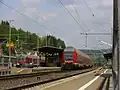 Eine Regionalbahn nach Naumburg wartet auf Gleis&nbsp;2 auf die Abfahrt