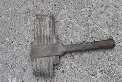 Krönel: Gekrönelte Steinoberfläche