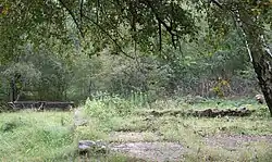 Keller (links) und Wohnhaus