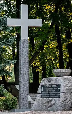 Steinkreuz am Grabhügel