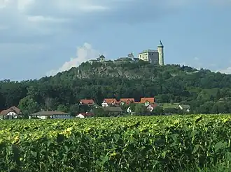 Die Kunětická hora von Süden