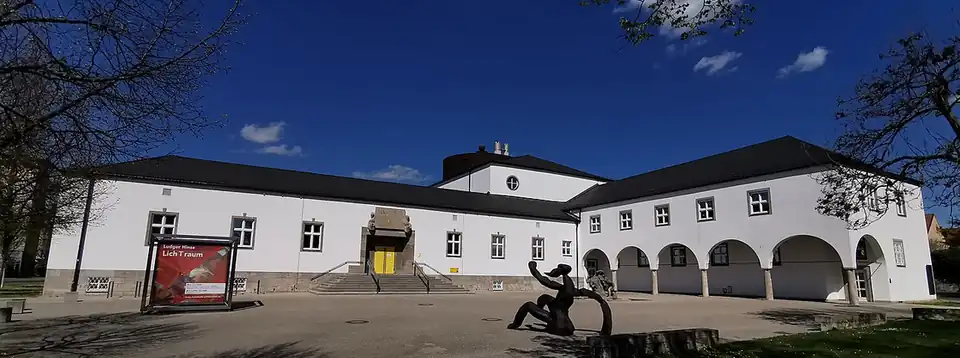 Unveränderte Fassade des Ernst-Sachs-Bads nach Umbau zur Kunsthalle (Foto 2020)