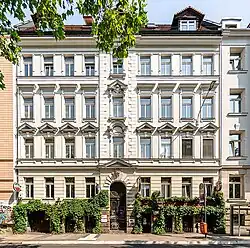 Nr. 43, mit Gaststätte Boccaccio (2021)