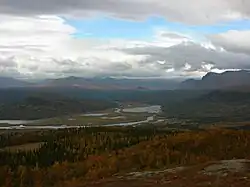 Gesamtansicht vom Hausberg Sjnjerak (888&nbsp;m) aus