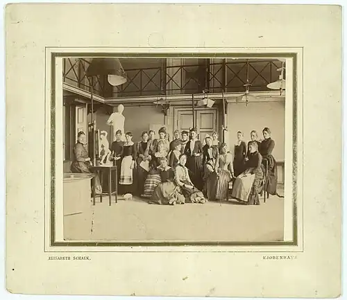 Frauenakademie ca. 1885, Foto: Elisabeth Schack