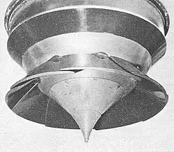 Der gleiche Läufer mit geschlossenen Schaufeln