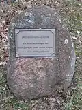 Gedenkstein vor der Millennium-Eiche