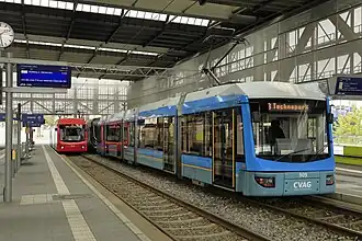 Variobahnen verkehren an ihrem Ersteinsatzort Chemnitz sowohl als Straßenbahn als auch Regionalstadtbahn (Chemnitzer Modell) auf Eisenbahnstrecken