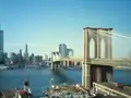 In Skyline 1982, Brooklyn Bridge am East River