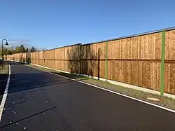 Lärmschutzwand aus Holz an der S282 bei Kirchberg