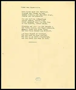 vergilbtes Typoskript mit Gedicht und Stempel der Münchner Stadtbibliothek