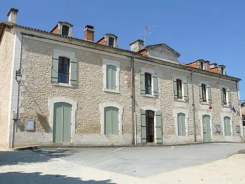 Rathaus und Schule von La Chapelle-Faucher