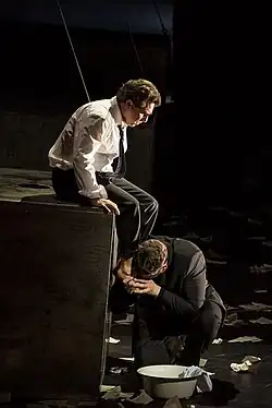 Der Kardinal wäscht Éléazar die Füße