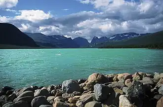Blick von Osten über den See Ladtjojaure zum Kebnekaise-Massiv