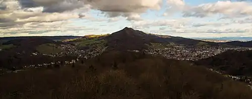 Blick längs des Lägerngrats von Westen links Ennetbaden, rechts Wettingen