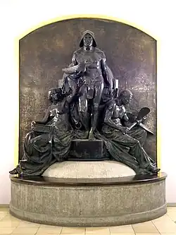 Skulptur von Scharff in der Eingangshalle