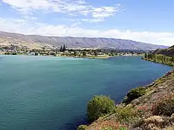 Lake Dunstan mit Kawarau Arm (links) und Dunstan Arm (rechts)