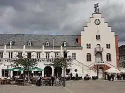 Altes Kaufhaus vom Rathausplatz aus gesehen