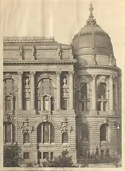 1. (→&nbsp;Bildkommentar)