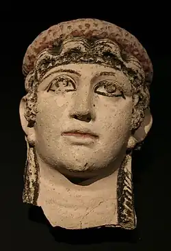 Mumienmaske einer Frau.