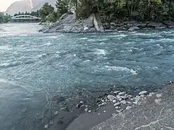 Landquart Mündung: Landquart (rechts) fliesst in den Alpenrhein