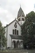 St. Matthiaskirche in Langendernbach mit der „800-jährigen Linde“