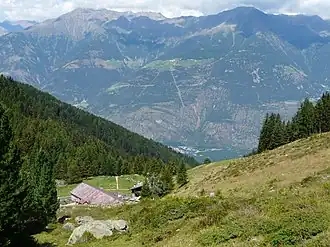 Blick von der Latscher Alm zur Vermoispitze (mittig in der rechten Bildhälfte)