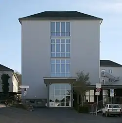 Im Vordergrund der A-Bau, hinten links der N-Bau