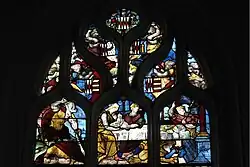 Maßwerk mit Wappen und musizierenden Engeln