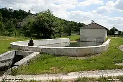 Pferdetränke und Waschhaus (Lavoir)