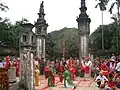 Szene des jährlichen Festes zu Ehren der Đinh- und Lê-Könige im Đền Vua Đinh Tiên Hoàng